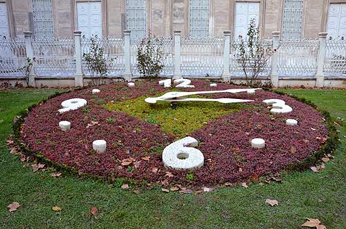 Flower clock in Dolmabache palace Istanbul Turkey Photo Alexander Krivenyshev WorldTimeZone