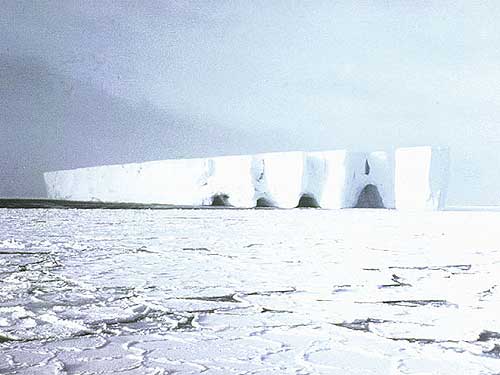 Antarctica icebergs Amundsen Sea Photo Alexander Krivenyshev WorldTimeZone