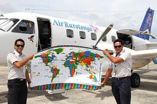 Air Rarotonga pilots with the WorldTimeZone kanga canga sarong Photo Alexander Krivenyshev WorldTimeZone
