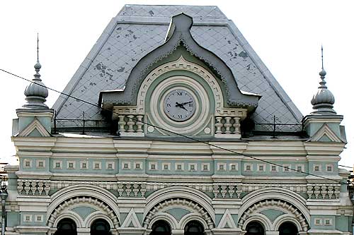 Часы на здании Рижского вокзала Москва
