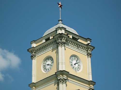 Башня с часами на здании Ленинградского вокзала Москва