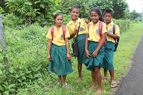 Children are walking back from school Upolu Samoa photo Alexander Krivenyshev WorldTimeZone