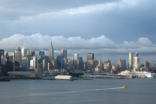 New York Manhattan skyline from New Jersey